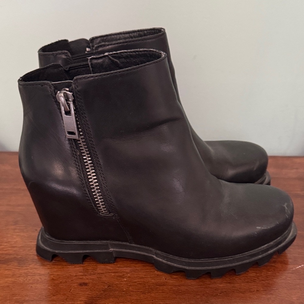 Sorel Black Wedge Ankle Boots with Side Zip